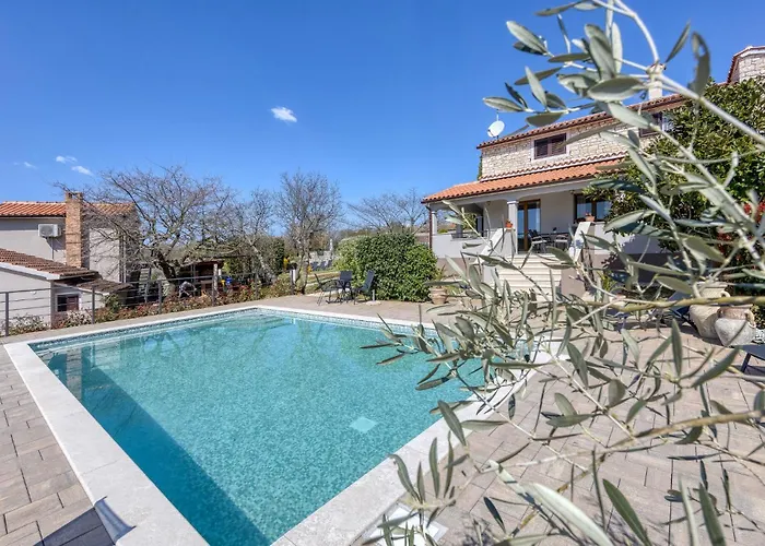 3 Bedroom In Appartamento Kanfanar