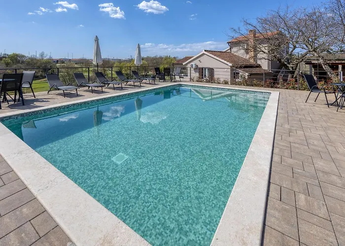 3 Bedroom In Appartamento Kanfanar