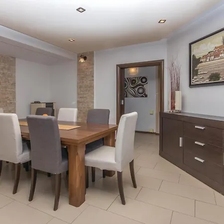 Appartamento 3 Bedroom In Kanfanar