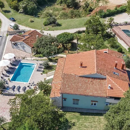 Appartamento 3 Bedroom In Kanfanar