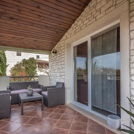 Appartamento 3 Bedroom In Kanfanar