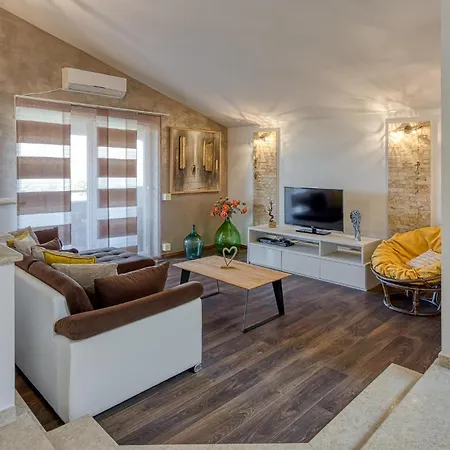 شقة 3 Bedroom In *