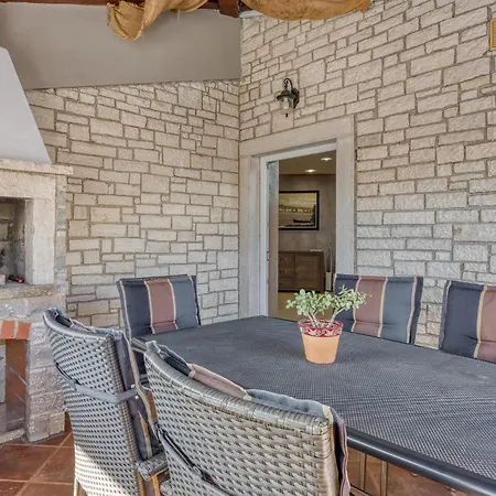 3 Bedroom In شقة *